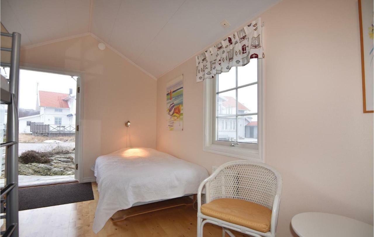 Four Bedroom Holiday Home In Mollösund Exteriör bild